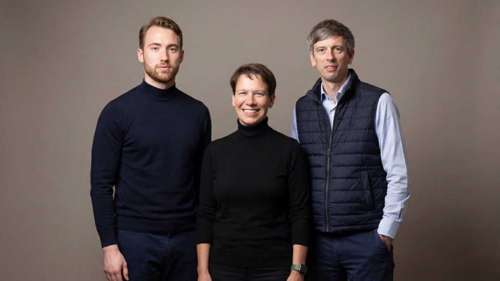 Gruppenaufnahme der Geschäftsführung von „Oska Health“: v. l. n. r. Niklas Best, Claudia Ehmke, Dr. Malte Waldeck.