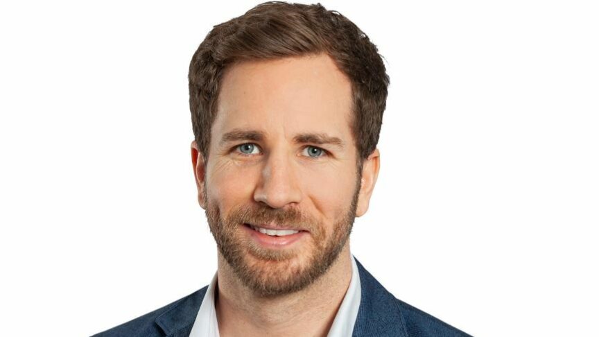 Portraitfoto des Geschäftsführers Benedikt Mühlbacher.